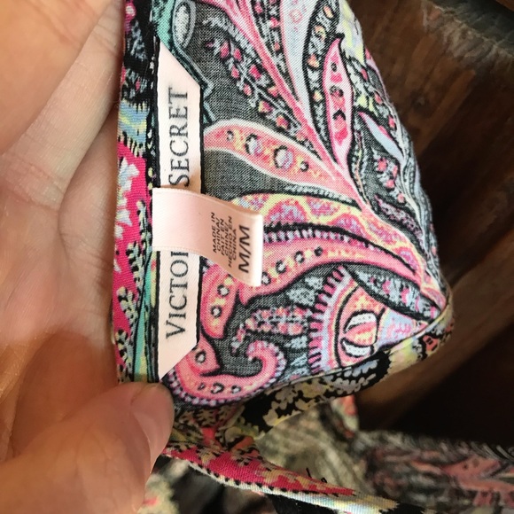NWOT Victoria’s Secret Paisley Coverup - Picture 4 of 4